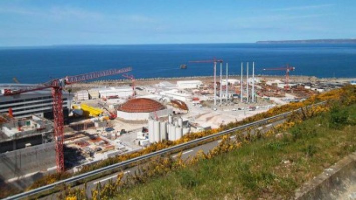 Franţa va închide 35 de reactoare nucleare până în 2025